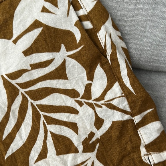Old Navy Brown and White Bermuda Shorts with Tropical Print - Picture 6 of 13